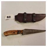 Fixed-blade knife with a distinctive Damascus steel blade - nice leather sheath