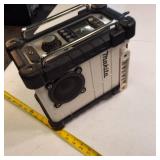 Makita XRM02 job site radio