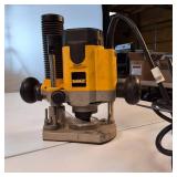 DEWALT DW621 2 HP Plunge Router -corded