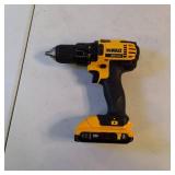 DeWalt DCD780 is a 20V MAX 1/2-inch cordless compact drill driver with battery