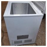 Nice, Working Magic Chef Chest Freezer -  Compact 5.2 Cubic Foot -  33.5" x 27.5" x 21" (deep)