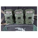 3 TRAIL CAMS AND AN OUTDOOR BAG