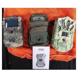 3 TRAIL CAMS WITH ORANGE BAG