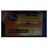 LARGE LOT OF VINTAGE POWDER AND SHOT FLASK, AND AMMO