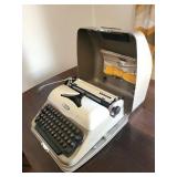 Triumph Perfekt Portable Typewriter - Vintage Manual Typing Machine in Case