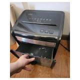 Staples MailMate M7 12-Sheet Cross-Cut Shredder