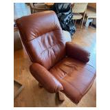 Vintage Ekornes Stressless Brown Leather Swivel Recliner Lounge Chair Bentwood Base No Ottoman