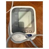 Mixed Home Health Device Lot Omron Vicks Light Relief Heating Pad