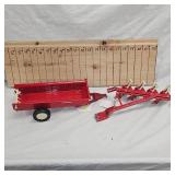 1:16 International Plow and Spreader