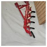 1:16 International Plow and Spreader