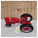 1/16 Farmall 230