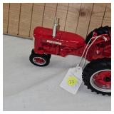 1/16 Farmall 230