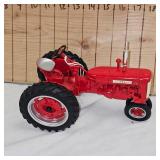1/16 Farmall 230