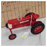 1/16 Farmall 350 Tractor