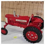 1/16 Farmall 350 Tractor