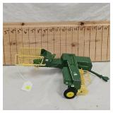 1:16 Vintage John Deere Baler