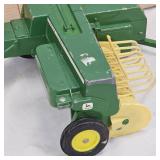 1:16 Vintage John Deere Baler