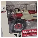 Ertl Farmall 706 1:16  in box