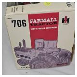 Ertl Farmall 706 1:16  in box