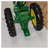 1:16 John Deere 70 Tractor