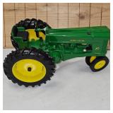 1:16 John Deere 70 Tractor