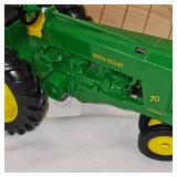 1:16 John Deere 70 Tractor