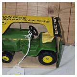 1:16 John Deere Lawn and Garden Tractor