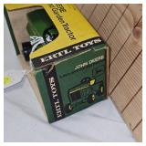 1:16 John Deere Lawn and Garden Tractor