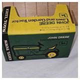 1:16 John Deere Lawn and Garden Tractor
