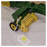 1/16th John Deere Baler