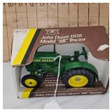 1:16 John Deere DR Tractor