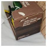 1:16 John Deere DR Tractor