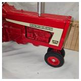 1/8th Farmall 806