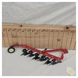 1:16 International 720 Six Bottom plow