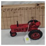 1:16 Farmall H