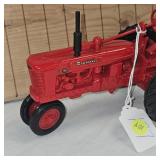 1:16 Farmall H