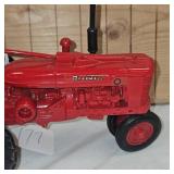 1:16 Farmall H
