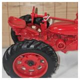 1:16 Farmall H