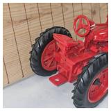 1:16 Farmall H