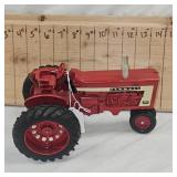 1:16 Farmall 806