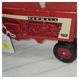 1:16 Farmall 806