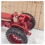 1:16 Farmall 806