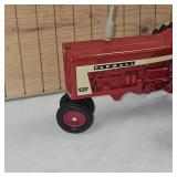 1:16 Farmall 806