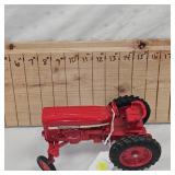 1:16 International 544 Tractor