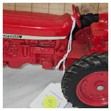 1:16 International 544 Tractor