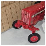 1:16 International 544 Tractor