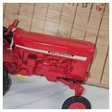 1:16 International 544 Tractor