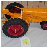 1:16 Minneapolis Moiline U Tractor