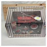1:16 Farmall M and Accessories