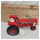 1/16th Farmall 706